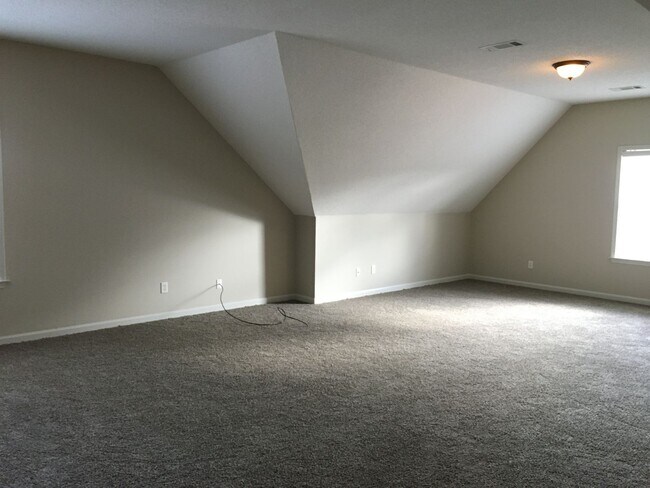 Building Photo - Beautiful 4br Lakeland home with a HUGE bonus room! Over 3300 sq ft! Pets are owner's approval, f...