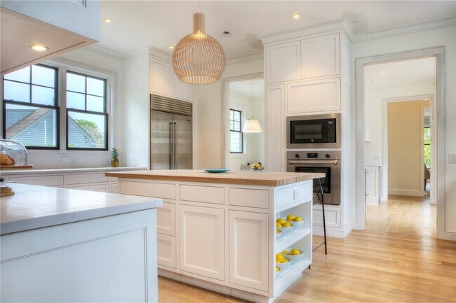 Building Photo - 766 Indian Ave