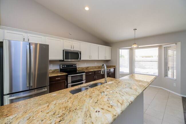 Building Photo - 1620 E Golden Ln