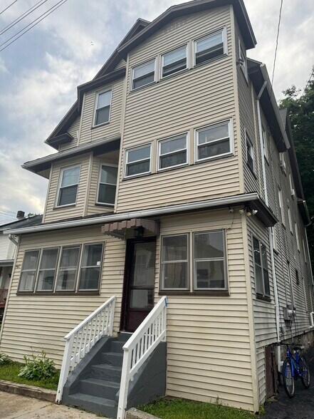 Building Photo - 58 Chapin St