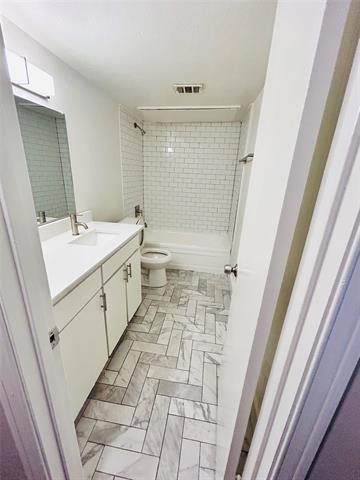 Building Photo - 2211 S Vernon Ave