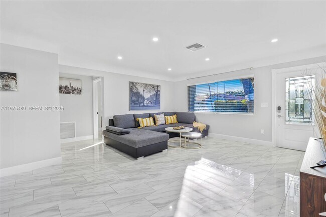 Building Photo - 6600 NE 20th Way