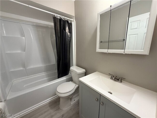 Building Photo - 823 Gleason Pkwy