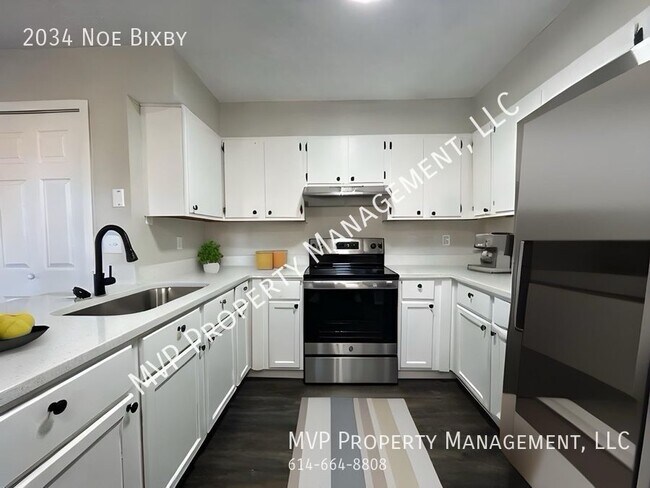 Primary Photo - Newly Renovated Townhome in South-East Col...