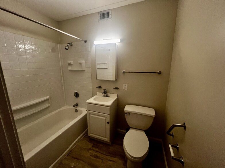 Building Photo - 715 Tremont St