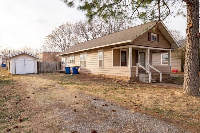 Building Photo - 2 bedroom for Lease