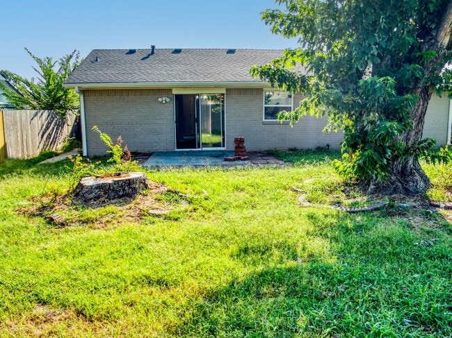 Building Photo - 3 Bedroom 2 Bath home in Shawnee!