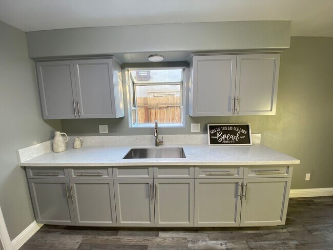 Building Photo - Gorgeous 3 BD 2 BA remodeled home availabl...