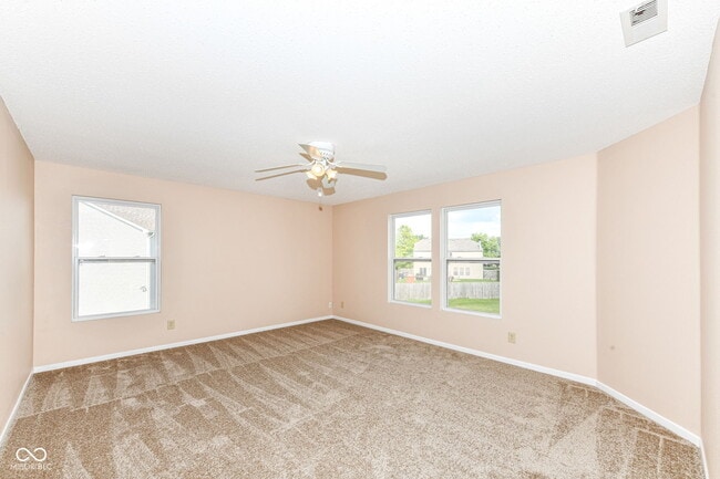 Building Photo - 1155 Redwood Dr