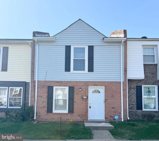 Primary Photo - 134 Hickok Cir
