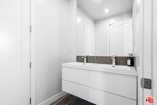 Building Photo - 5149 Fulton Ave