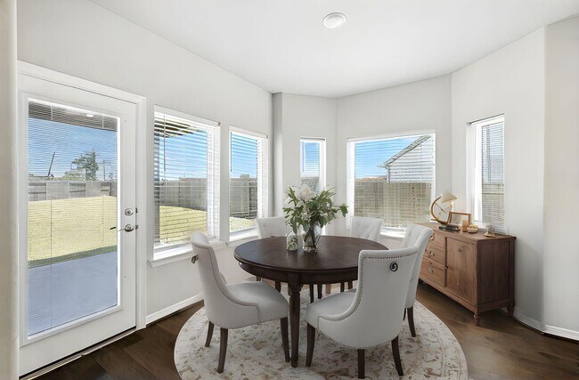 Building Photo - 1610 Rosedale Dr