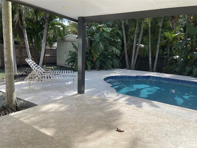 Building Photo - 2900 SW 16th St