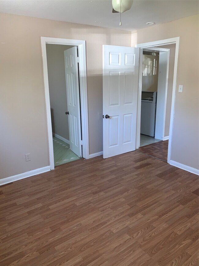 Building Photo - 9211 N Green River Dr