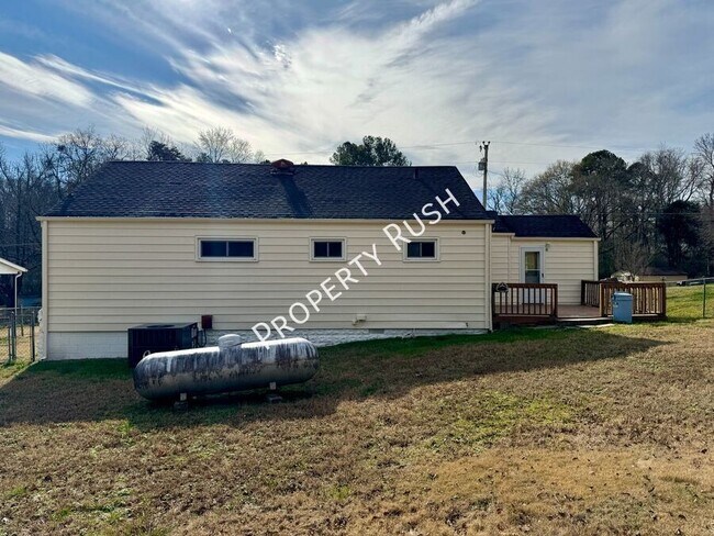 Building Photo - 32 Opal Rd