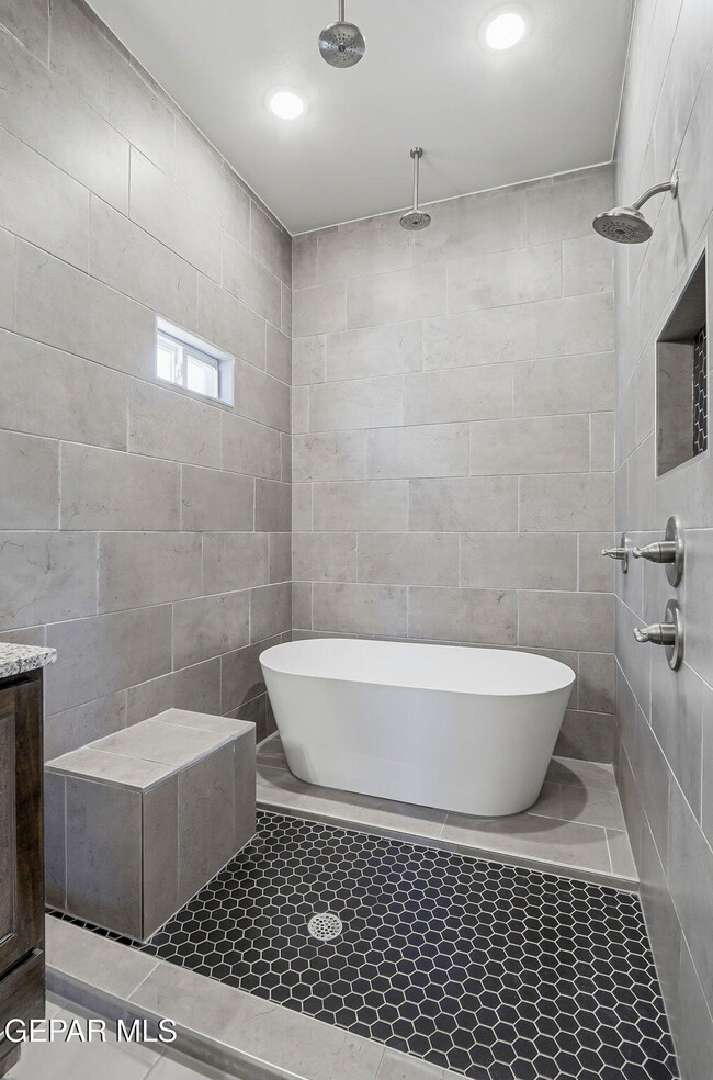 Building Photo - 909 Ada Ln