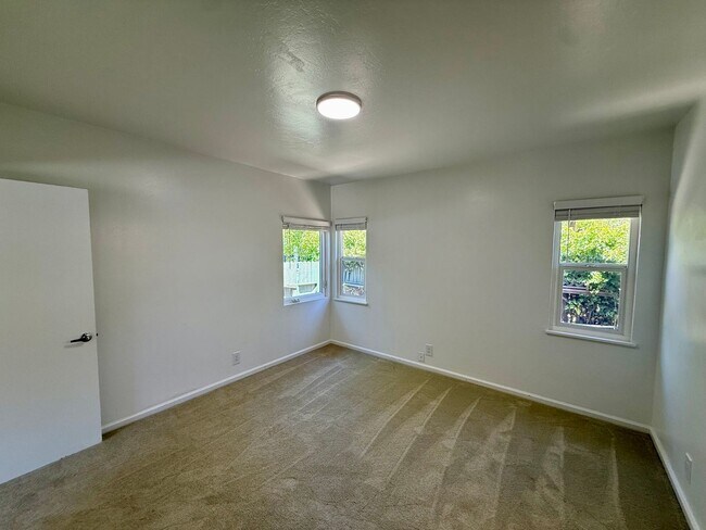 Building Photo - 406 Woodland Ave