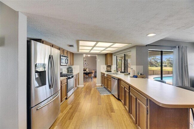 Building Photo - 811 Eagle Ln