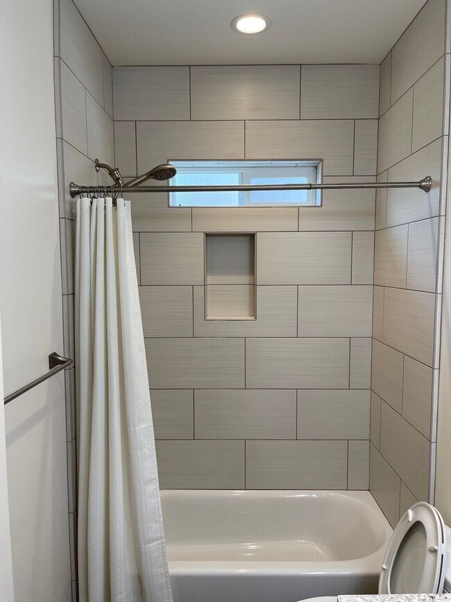 Building Photo - 126 W 20th St