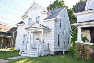 Building Photo - Near Downtown South Bend 3 bedroom home