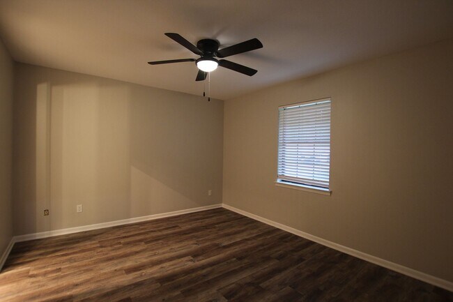 Building Photo - Coming Soon!  Remodeled 3 Bedroom 2 Bath! Large Yard!