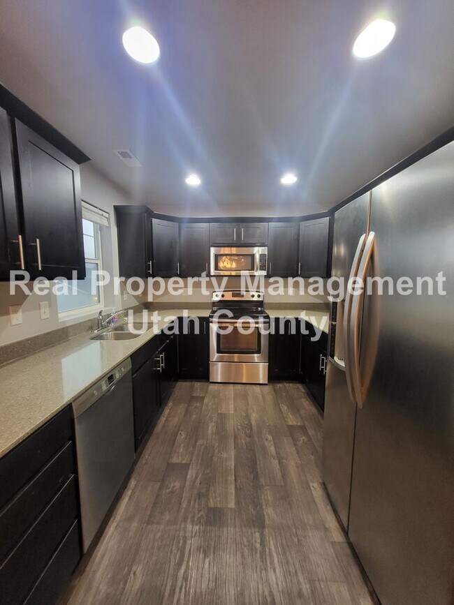 Building Photo - Pet Friendly Springville Condo