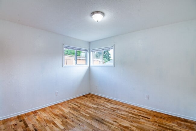 Building Photo - Charming, Newly-Renovated 3 Bed, 1.5 Bath ...