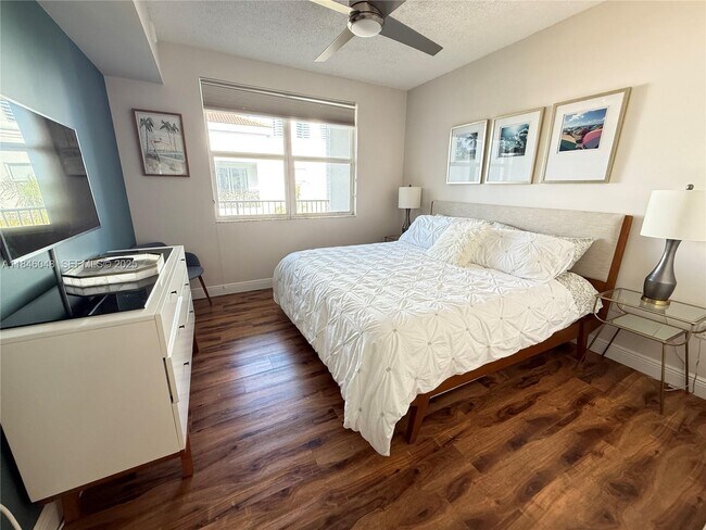 Building Photo - 17145 N Bay Rd