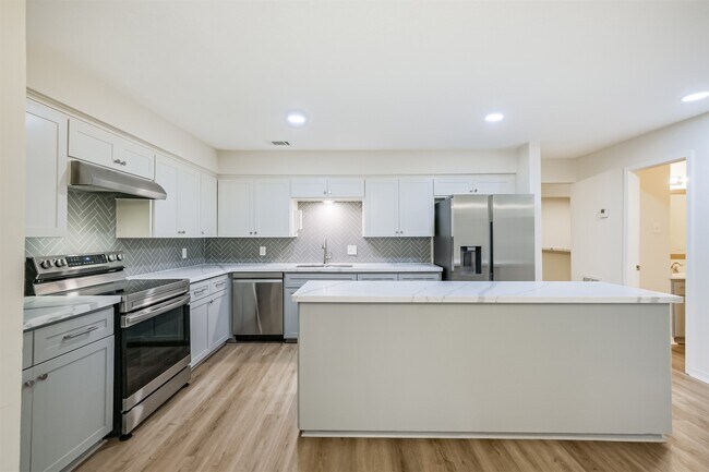 Building Photo - 3362 Continental Dr