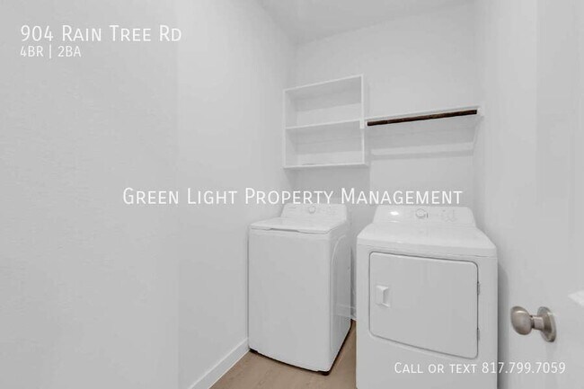 Building Photo - 904 Raintree Rd