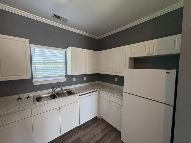 Building Photo - 1 bed, 1 bath for rent!
