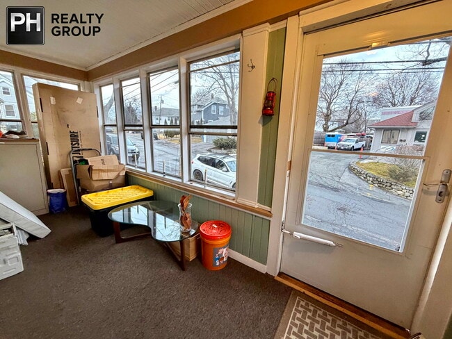 Building Photo - 157 Riverview Ave