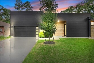 Building Photo - 1550 Ashway St