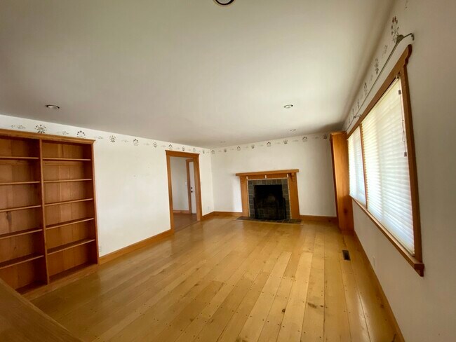 Building Photo - 859 E 2730 N