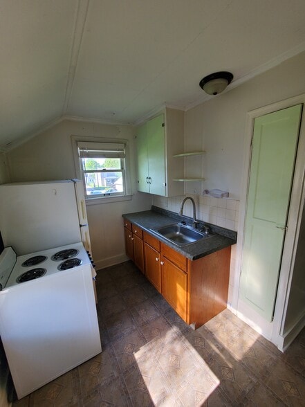 Kitchen - 805 10th St