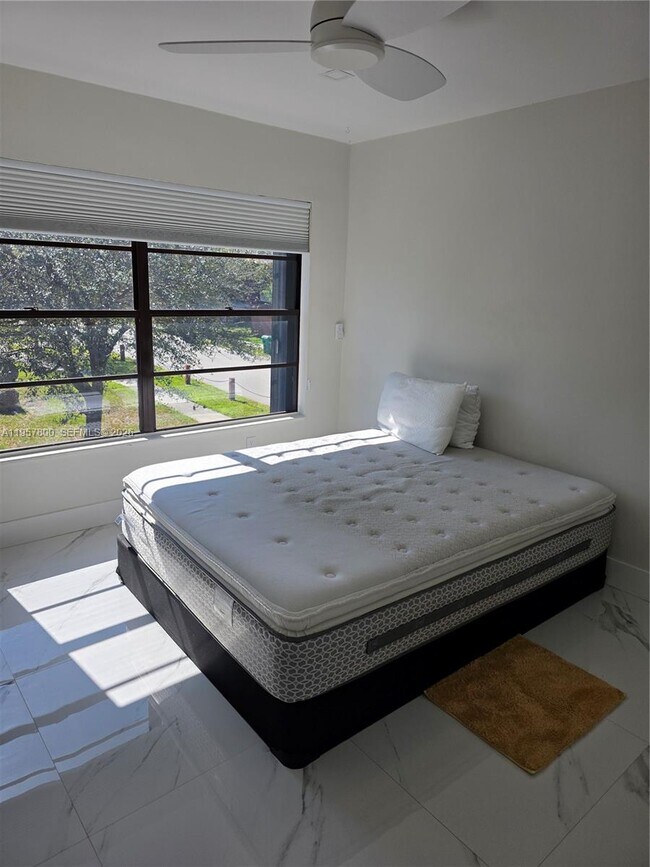 Building Photo - 6904 SW 114th Pl