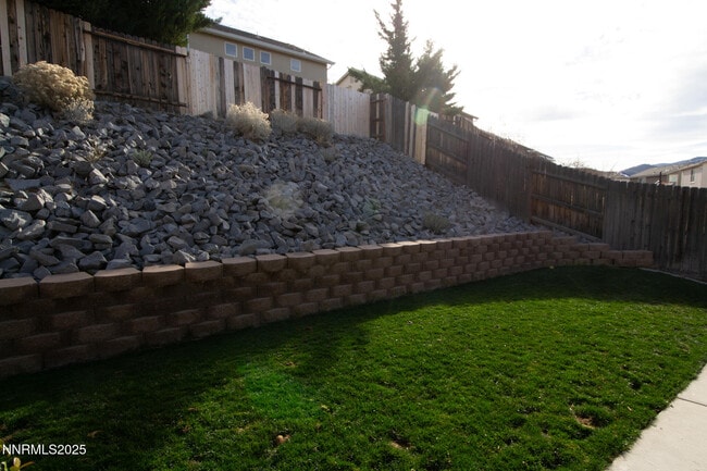 Building Photo - 1056 Crown View Dr