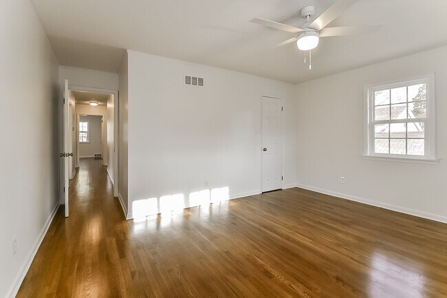 Building Photo - Home for Rent in Great and Quiet Neighborh...