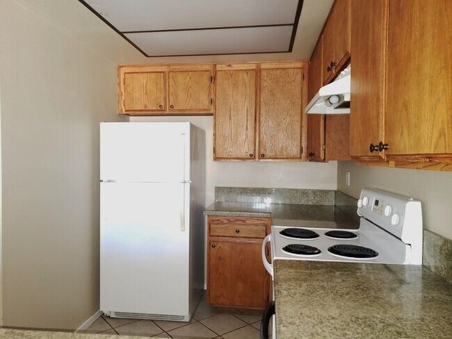 Building Photo - Great Townhome in a Quiet Community