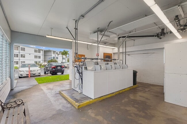 Building Photo - Updated 2-Bedroom Condo with Koolau Views in Prime Kaneohe Location