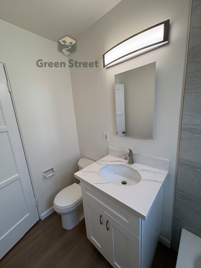 Building Photo - 1719 Oliver Ave