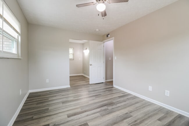 Building Photo - 3724 Cliffwood Ct