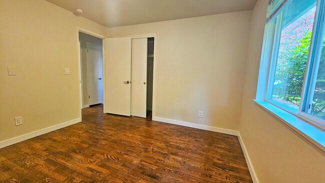 Building Photo - Beautifully Remodeled 3 Bed 2 Bath Rambler in Eastgate, Bellevue