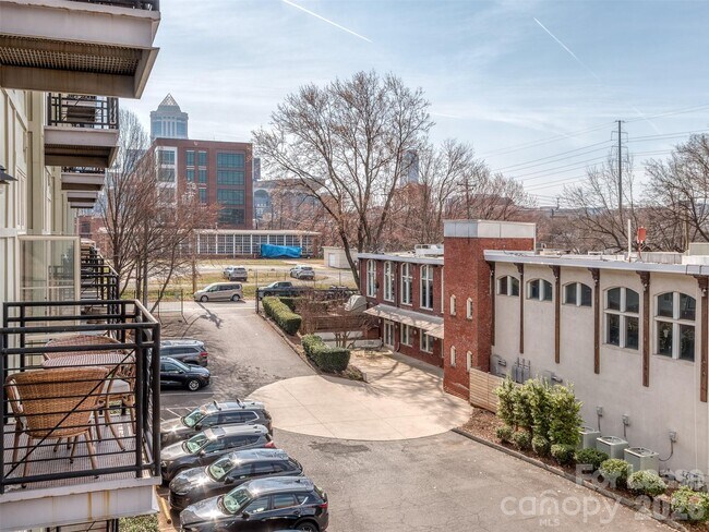 Building Photo - 1101 W 1st St