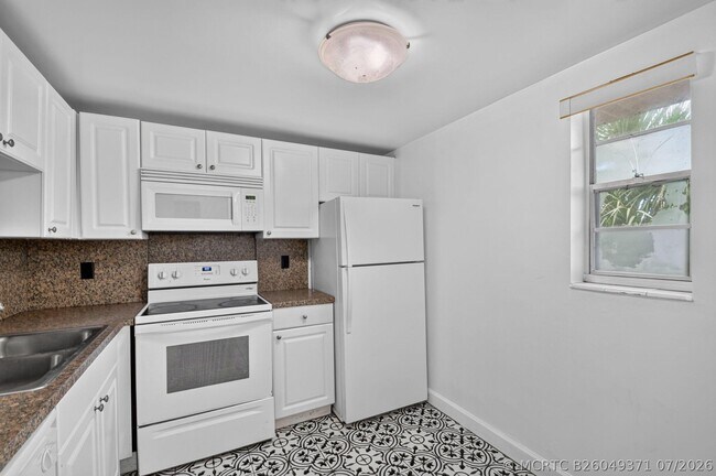 Building Photo - 1505 Crescent Cir