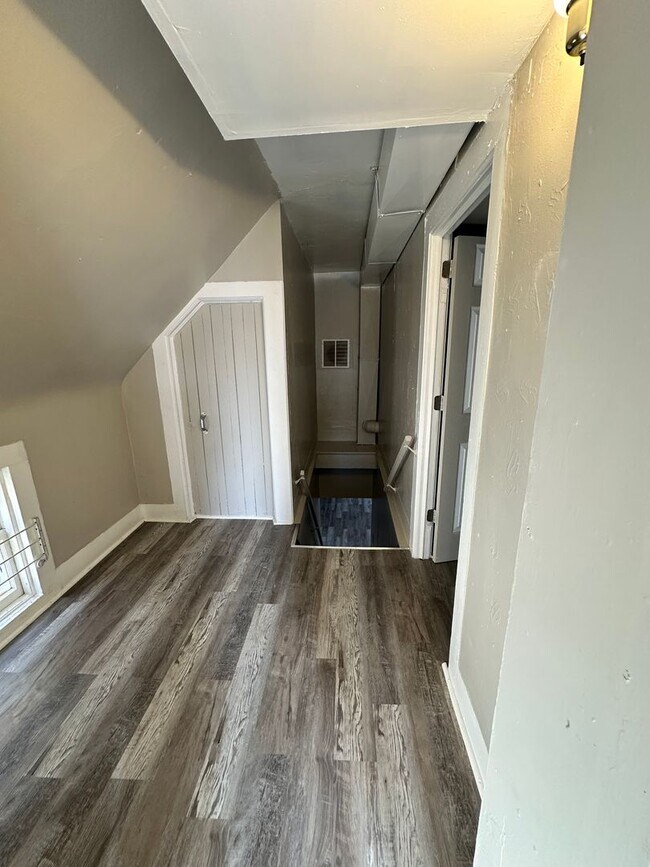 Building Photo - Spacious Single Family Home Ready for Rent in Great Neighborhood