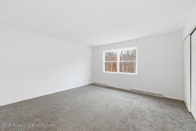 Building Photo - 1273 Chateau Dr