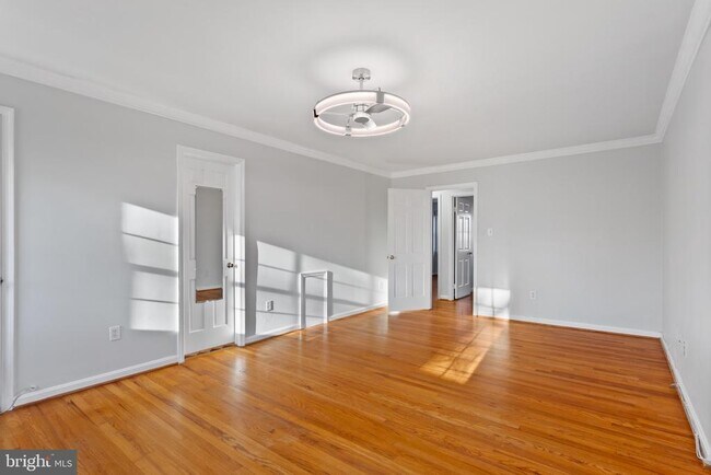 Building Photo - 6800 Melrose Dr