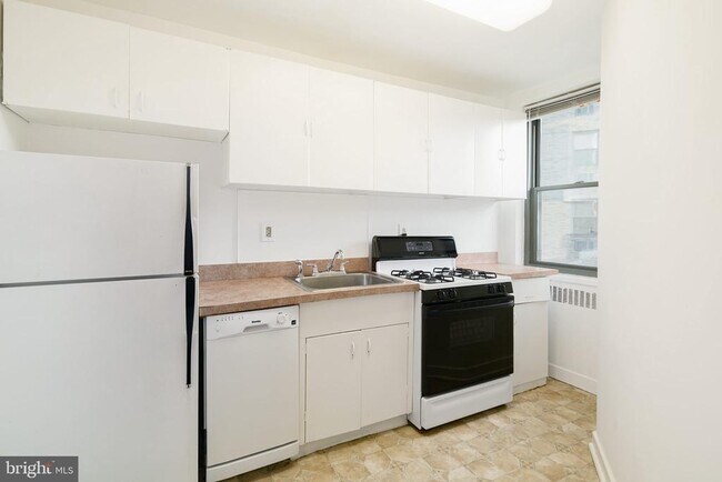 Primary Photo - 2601 Pennsylvania Ave