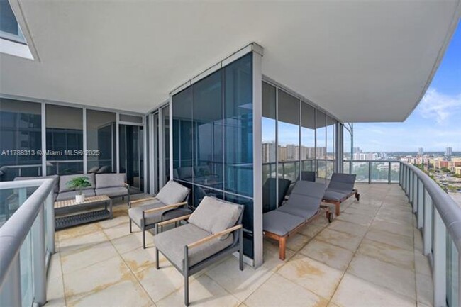 Building Photo - 17121 Collins Ave
